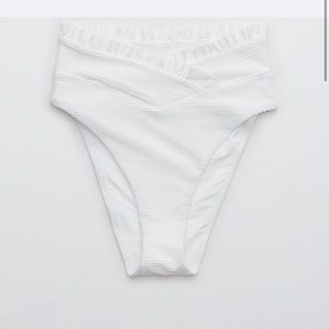 NWOT Aerie Textured Ruffle Crossover Bottom